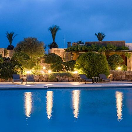 Hotel Ta' Cenc & Spa Sannat Exterior foto The resort at night