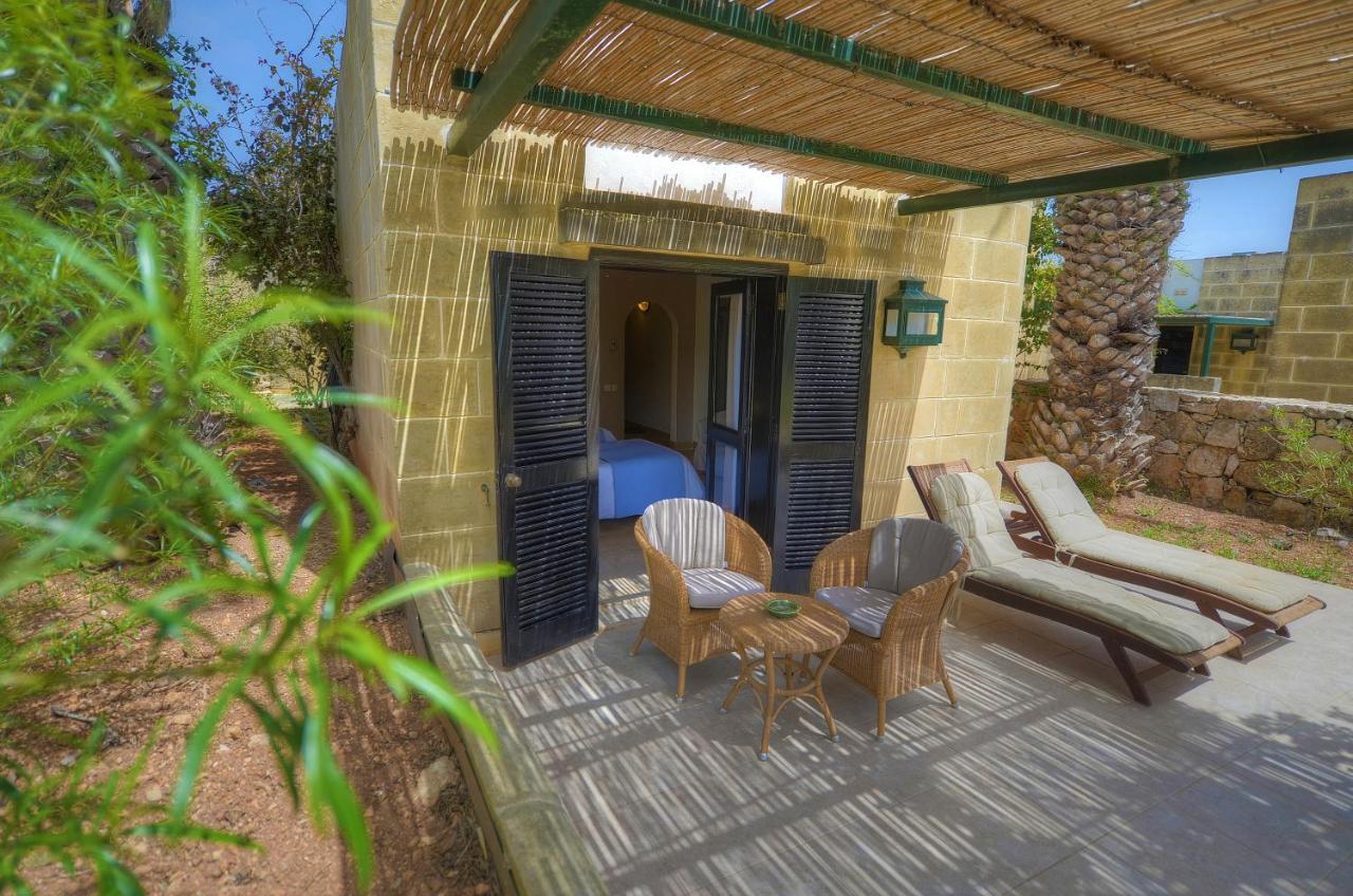 Hotel Ta' Cenc & Spa Sannat Exterior foto A room at the hotel