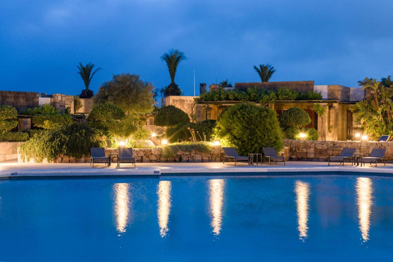 Hotel Ta' Cenc & Spa Sannat Exterior foto The resort at night