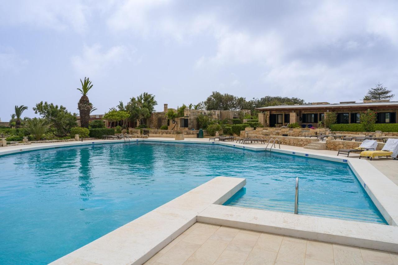 Hotel Ta' Cenc & Spa Sannat Exterior foto The swimming pool at the hotel